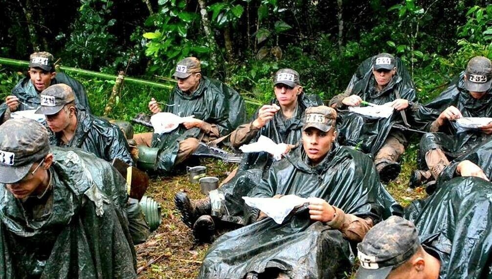 Battle-Ready Waterproof Poncho – Brazilian Army Military Issue - Image 2